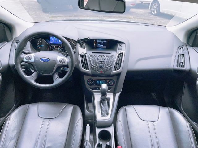 2014 Ford Focus 4D 1.6汽油運動型 認證車 盲點 恆溫  第10張相片