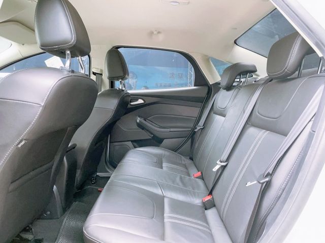 2014 Ford Focus 4D 1.6汽油運動型 認證車 盲點 恆溫  第11張相片