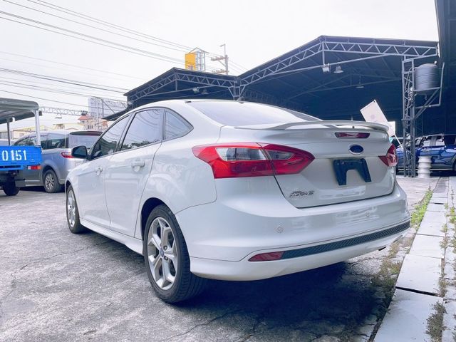 2014 Ford Focus 4D 1.6汽油運動型 認證車 盲點 恆溫  第12張相片