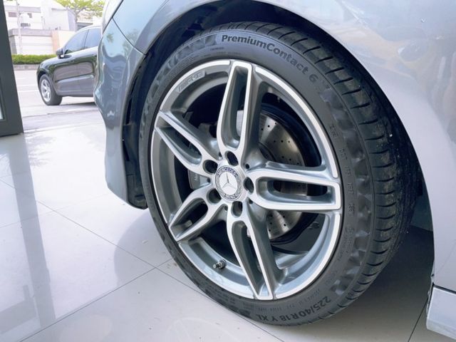 2016/17年式 M-Benz B180運動版 總代理 一手車 里程僅跑十二萬  第4張相片