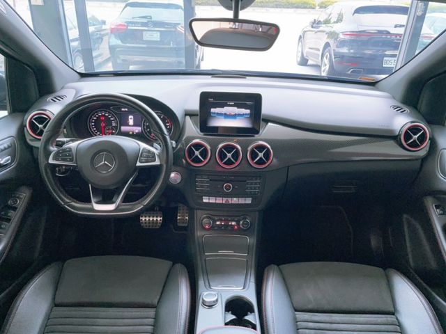 2016/17年式 M-Benz B180運動版 總代理 一手車 里程僅跑十二萬  第14張相片