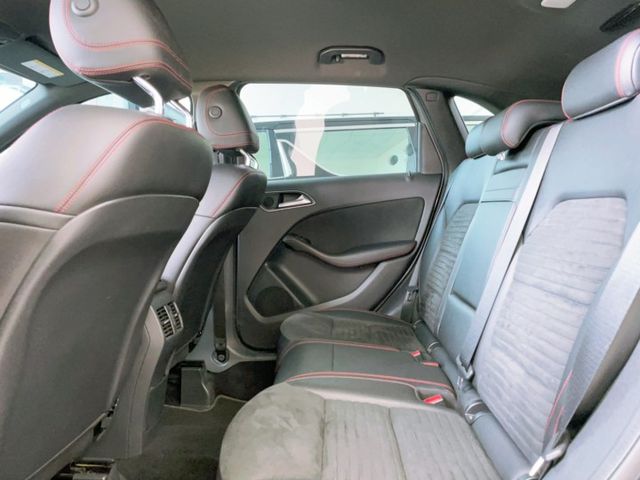 2016/17年式 M-Benz B180運動版 總代理 一手車 里程僅跑十二萬  第15張相片