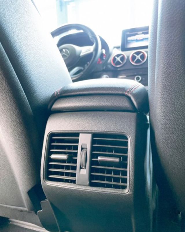 2016/17年式 M-Benz B180運動版 總代理 一手車 里程僅跑十二萬  第16張相片