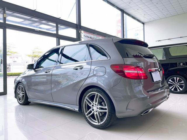 2016/17年式 M-Benz B180運動版 總代理 一手車 里程僅跑十二萬  第18張相片