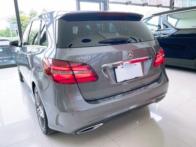 2016/17年式 M-Benz B180運動版 總代理 一手車 里程僅跑十二萬  第19張相片