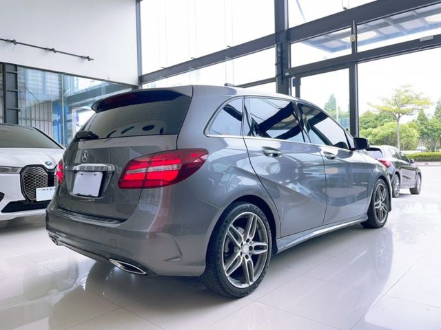 2016/17年式 M-Benz B180運動版 總代理 一手車 里程僅跑十二萬  第20張相片