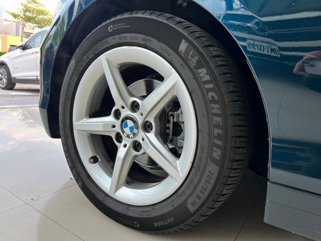 2015 BMW 118i 小改款 原廠保養 超低里程僅跑五萬三 LED頭燈  第4張相片