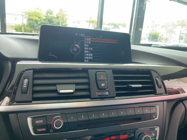 2015 BMW 328i M Sport 滿滿配備，超低里程僅跑九萬五  第9張相片