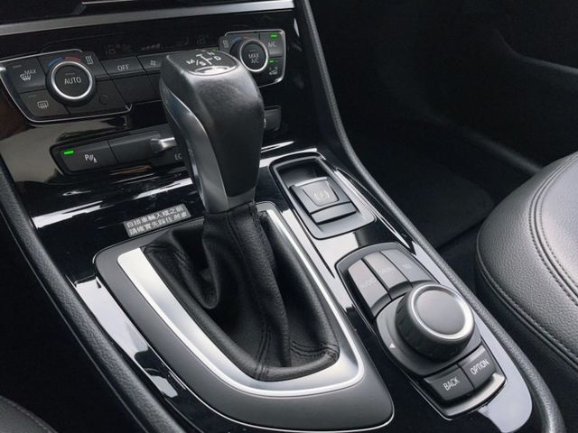 2015 BMW 218i Active Tourer 認證車 里程僅跑九萬一  第11張相片