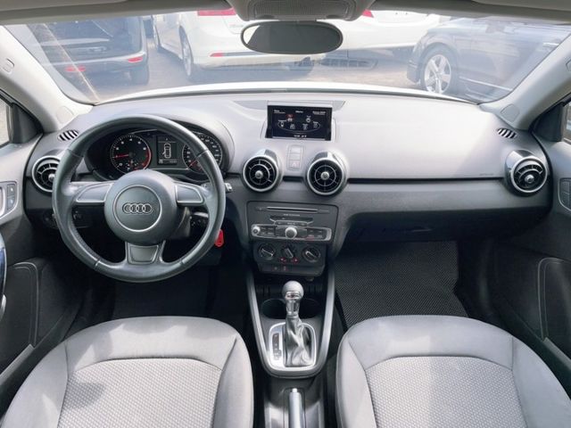 2015 Audi 小改款 A1 25 TFSI Sportback 認證車 超低里程僅跑八萬一  第10張相片