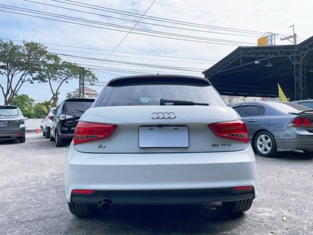 2015 Audi 小改款 A1 25 TFSI Sportback 認證車 超低里程僅跑八萬一  第14張相片