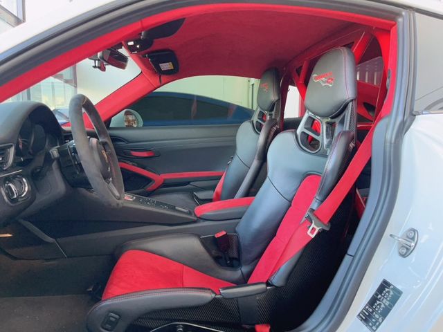 2018 Porsche 911 GT2 RS  總代理 原廠保養 里程僅跑一萬九 全車犀牛皮 新車含選配1700萬  第5張相片