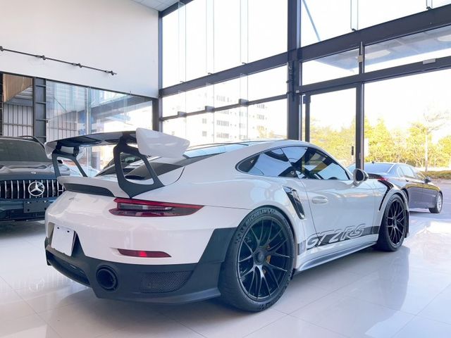 2018 Porsche 911 GT2 RS  總代理 原廠保養 里程僅跑一萬九 全車犀牛皮 新車含選配1700萬  第19張相片