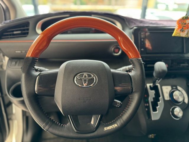 2019 Toyota Sienta 7人座豪華＋ 原廠保養 IKEY 盲點 超低里程僅跑一萬九  第4張相片