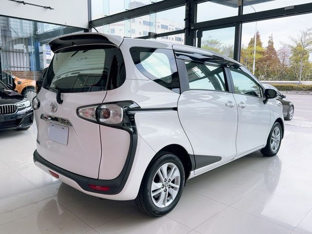 2019 Toyota Sienta 7人座豪華＋ 原廠保養 IKEY 盲點 超低里程僅跑一萬九  第20張相片
