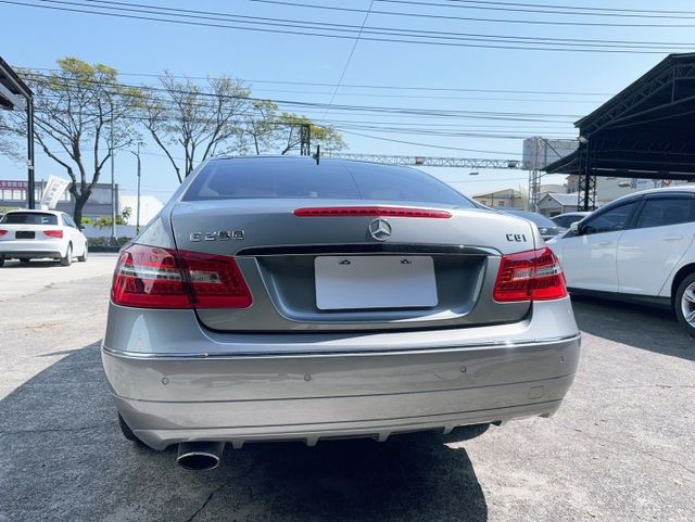 2011 M-Benz E-Class Coupe E250 CGI 認證車 原廠保養 里程僅跑九萬四  第15張相片