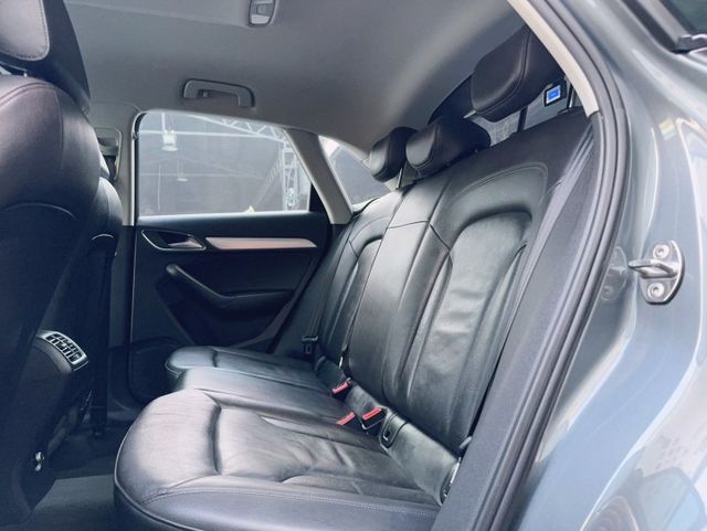 2015 Audi Q3 30 TFSI 超低里程僅跑六萬八 HID頭燈  第11張相片