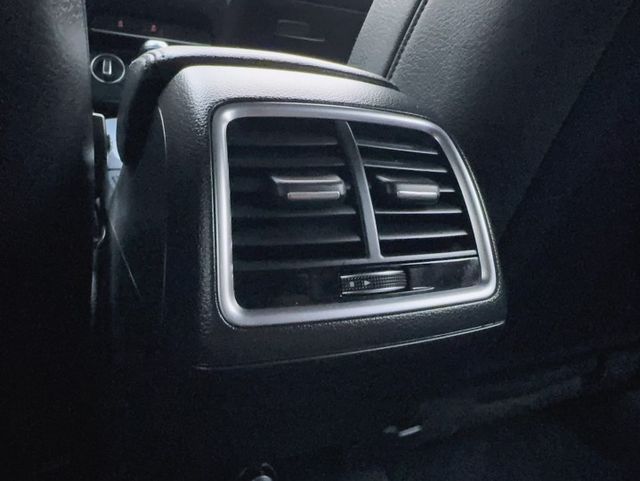 2015 Audi Q3 30 TFSI 超低里程僅跑六萬八 HID頭燈  第13張相片