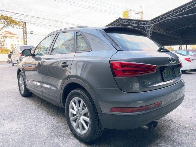 2015 Audi Q3 30 TFSI 超低里程僅跑六萬八 HID頭燈  第15張相片