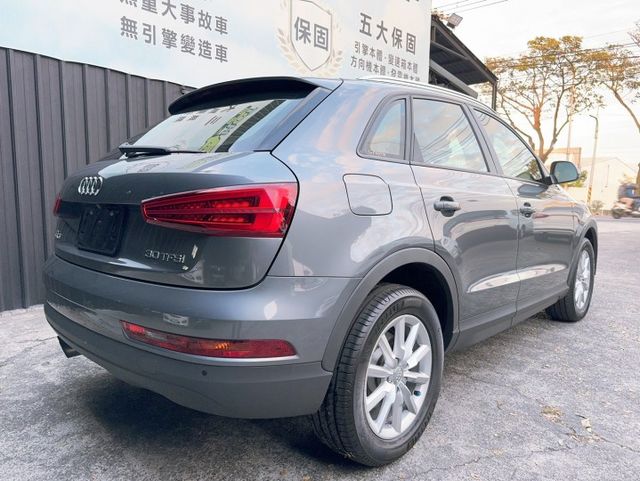 2015 Audi Q3 30 TFSI 超低里程僅跑六萬八 HID頭燈  第17張相片