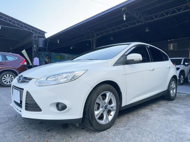 2014 Ford Focus 5D 1.6汽油時尚型 藍牙通訊 定速 循跡防滑  第3張相片