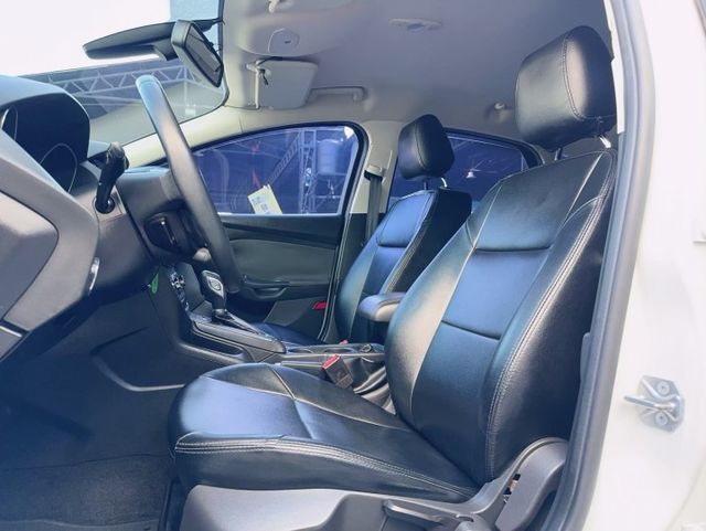 2014 Ford Focus 5D 1.6汽油時尚型 藍牙通訊 定速 循跡防滑  第12張相片