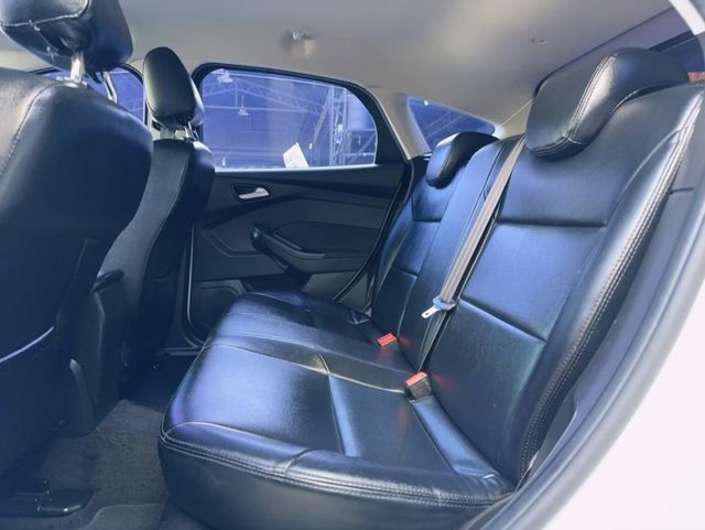 2014 Ford Focus 5D 1.6汽油時尚型 藍牙通訊 定速 循跡防滑  第13張相片
