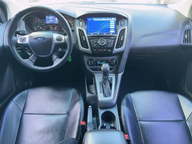 2014 Ford Focus 5D 1.6汽油時尚型 藍牙通訊 定速 循跡防滑  第14張相片