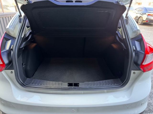 2014 Ford Focus 5D 1.6汽油時尚型 藍牙通訊 定速 循跡防滑  第15張相片