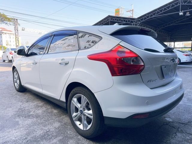 2014 Ford Focus 5D 1.6汽油時尚型 藍牙通訊 定速 循跡防滑  第16張相片