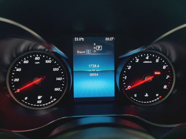 2020 M-Benz 美規 小改款 GLC300 超低里程僅跑三萬八 全景天窗 10.25 吋觸控數位螢幕  第9張相片