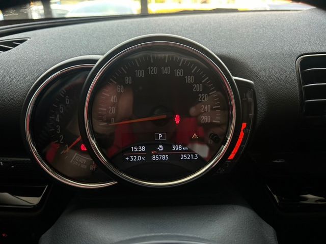 2017 Mini Clubman Cooper 總代理 里程僅跑八萬五 LED頭燈 雙前電動座椅  第4張相片