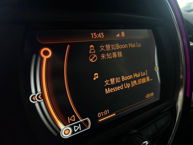 2017 Mini Clubman Cooper 總代理 里程僅跑八萬五 LED頭燈 雙前電動座椅  第5張相片