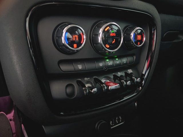 2017 Mini Clubman Cooper 總代理 里程僅跑八萬五 LED頭燈 雙前電動座椅  第10張相片