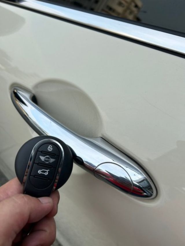 2017 Mini Clubman Cooper 總代理 里程僅跑八萬五 LED頭燈 雙前電動座椅  第14張相片