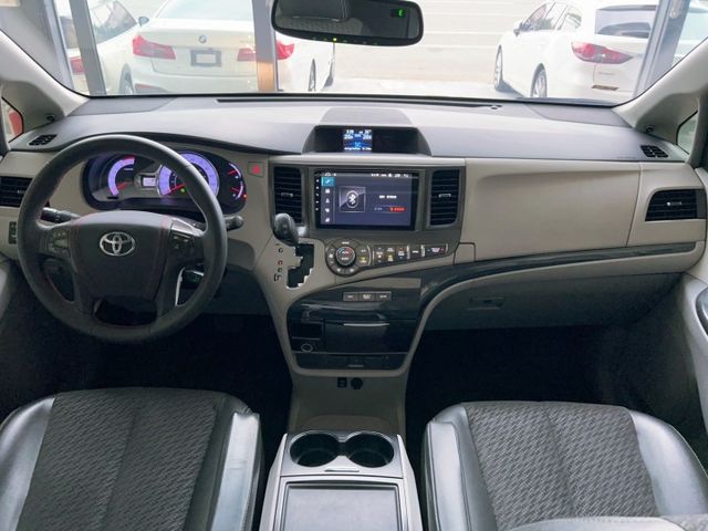 2014 Toyota Sienna SE 里程僅跑十二萬八 360環景 駕駛座電動調整座椅  第14張相片