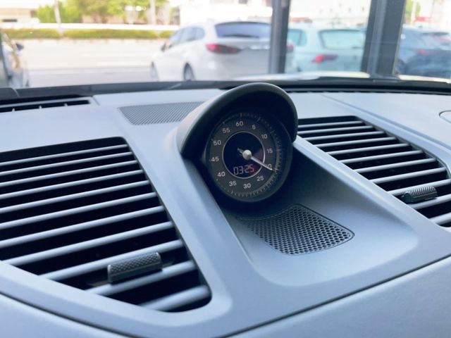 2021 Porsche 911 Turbo S 總代理 原廠保養 原廠保固中 選配105萬 全車犀牛皮 里程僅跑一萬二  第10張相片