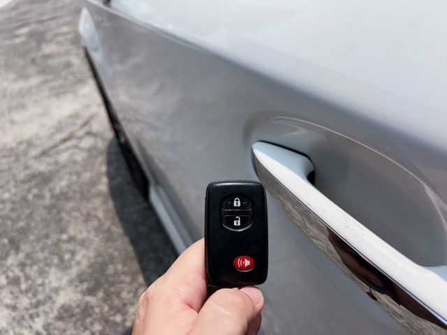 2015/16年式 Toyota Wish 2.0尊爵智慧行 里程十五萬四 循跡防滑系統  第15張相片