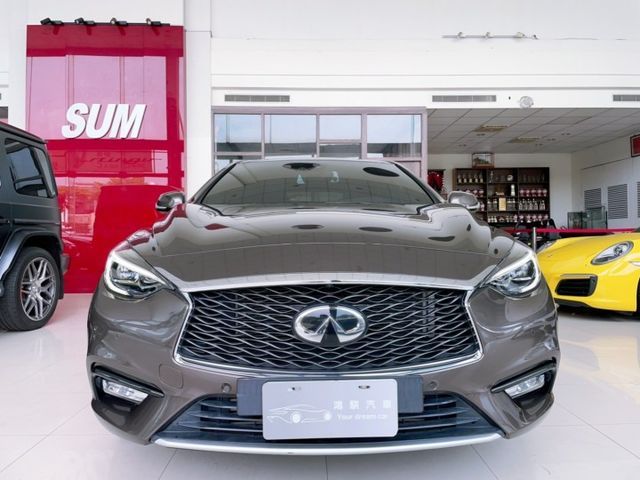 2019 年式 Infiniti Q30 1.6t風尚版 IKEY 全景天窗 ACC 電動尾門 超低里程僅跑三萬二  第2張相片