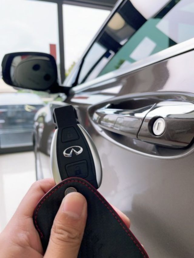 2019 年式 Infiniti Q30 1.6t風尚版 IKEY 全景天窗 ACC 電動尾門 超低里程僅跑三萬二  第5張相片