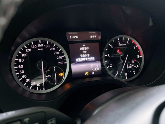 2019 年式 Infiniti Q30 1.6t風尚版 IKEY 全景天窗 ACC 電動尾門 超低里程僅跑三萬二  第10張相片
