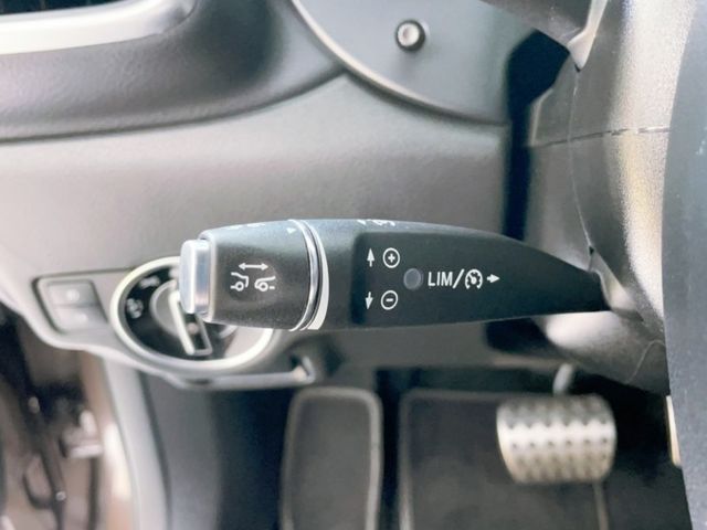 2019 年式 Infiniti Q30 1.6t風尚版 IKEY 全景天窗 ACC 電動尾門 超低里程僅跑三萬二  第11張相片