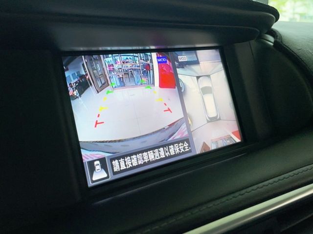 2019 年式 Infiniti Q30 1.6t風尚版 IKEY 全景天窗 ACC 電動尾門 超低里程僅跑三萬二  第13張相片