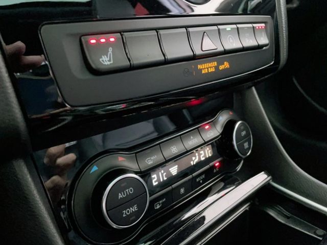 2019 年式 Infiniti Q30 1.6t風尚版 IKEY 全景天窗 ACC 電動尾門 超低里程僅跑三萬二  第15張相片