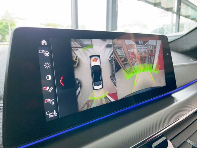 2018 BMW M5 Racing Package 總代理 里程僅跑六萬 螢幕鑰匙 選配21.1萬  第11張相片