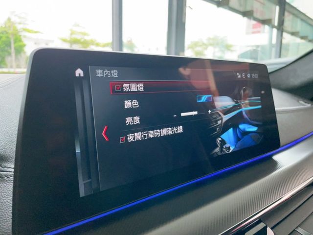 2018 BMW M5 Racing Package 總代理 里程僅跑六萬 螢幕鑰匙 選配21.1萬  第13張相片