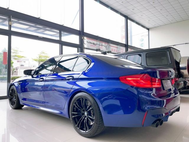 2018 BMW M5 Racing Package 總代理 里程僅跑六萬 螢幕鑰匙 選配21.1萬  第18張相片