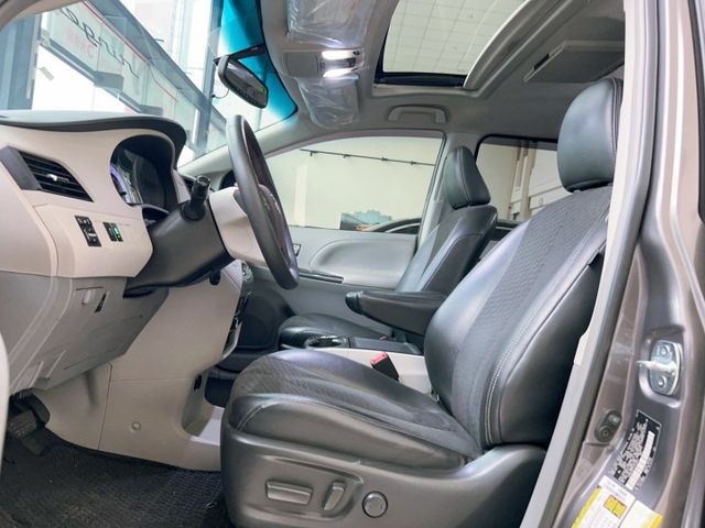 2014 Toyota Sienna SE 3.5  SE運動空力套件 360環景  第8張相片