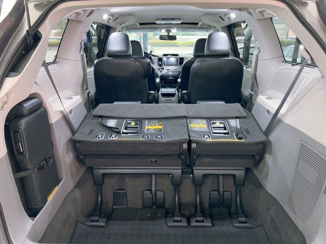 2014 Toyota Sienna SE 3.5  SE運動空力套件 360環景  第17張相片