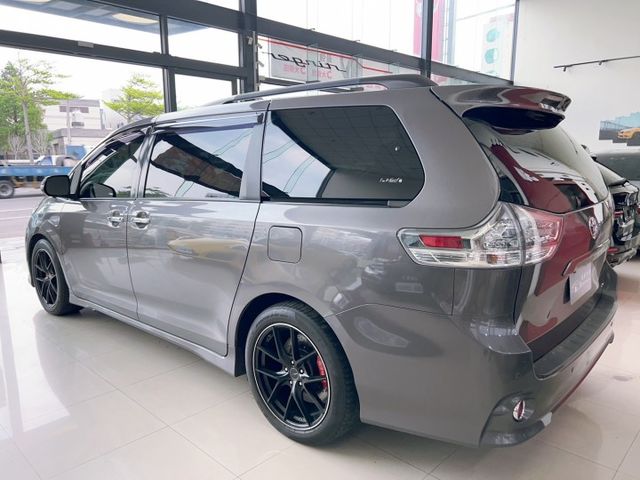 2014 Toyota Sienna SE 3.5  SE運動空力套件 360環景  第18張相片